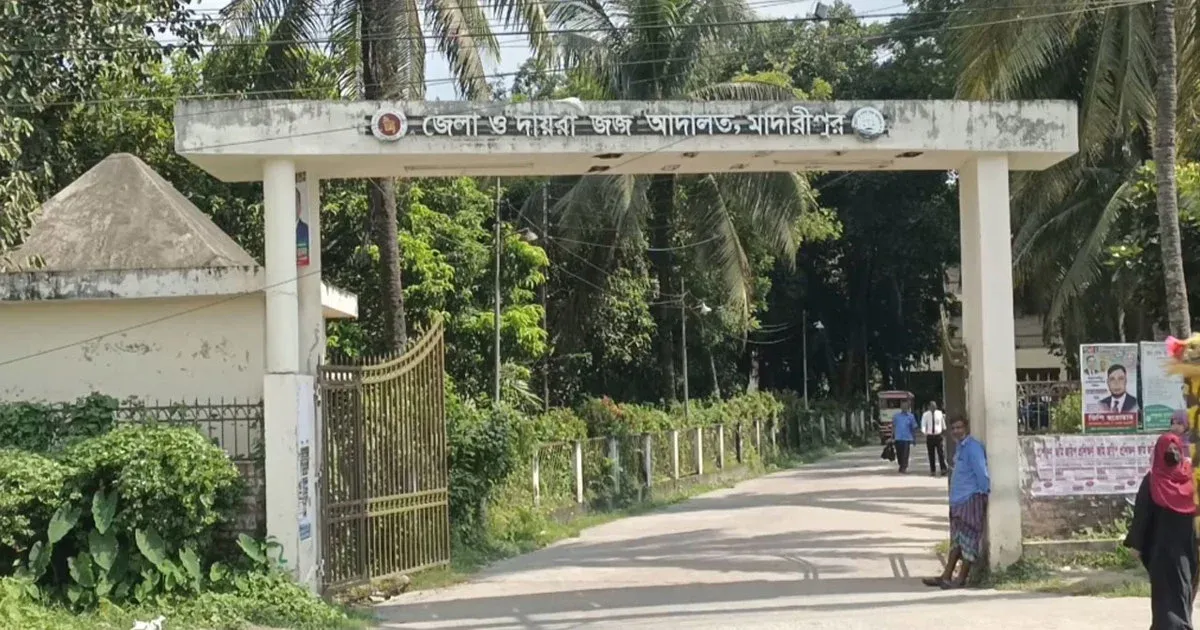 মাদারীপুরে সেকান্দার আলী হত্যায় তিন ভাইয়ের যাবজ্জীবন ও এক ভাইয়ের সশ্রম কারাদণ্ড
