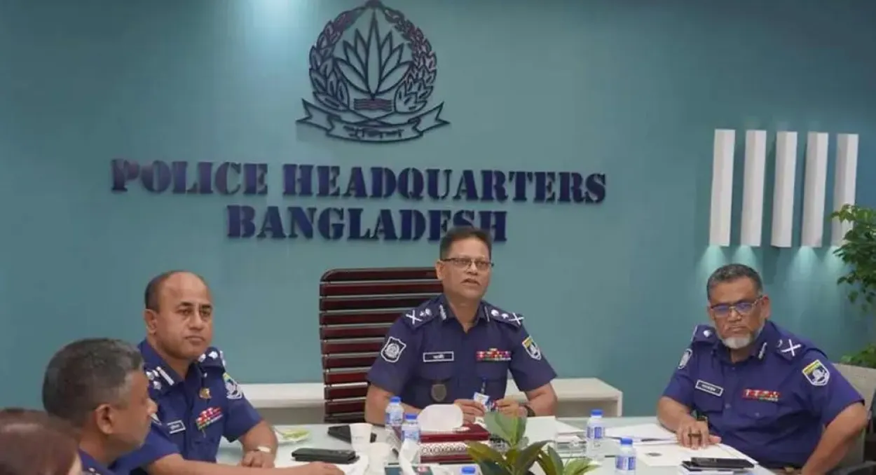 মাদক ও সন্ত্রাস দমনে দলীয় পরিচয়ের ছাড় নেই আইজিপির কড়া বার্তা