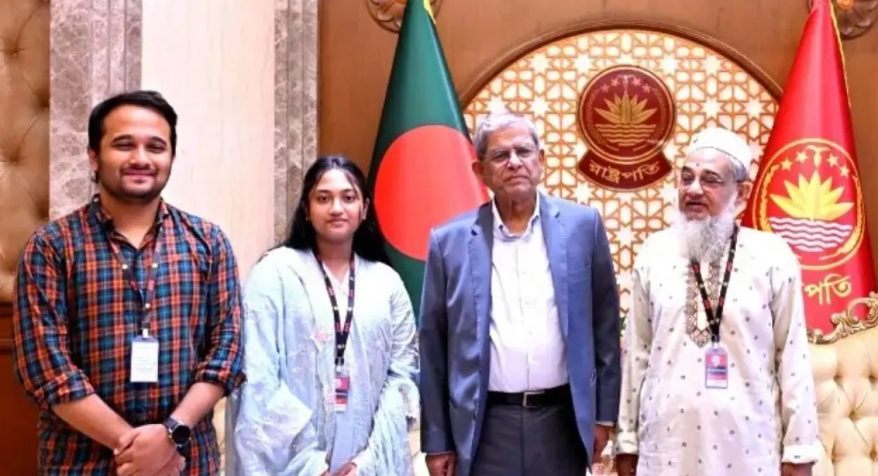 রাষ্ট্রপতির সঙ্গে শহীদ মুগ্ধর পরিবারের সৌজন্য সাক্ষাৎ ও স্মৃতিস্তম্ভের রেপ্লিকা উপহার