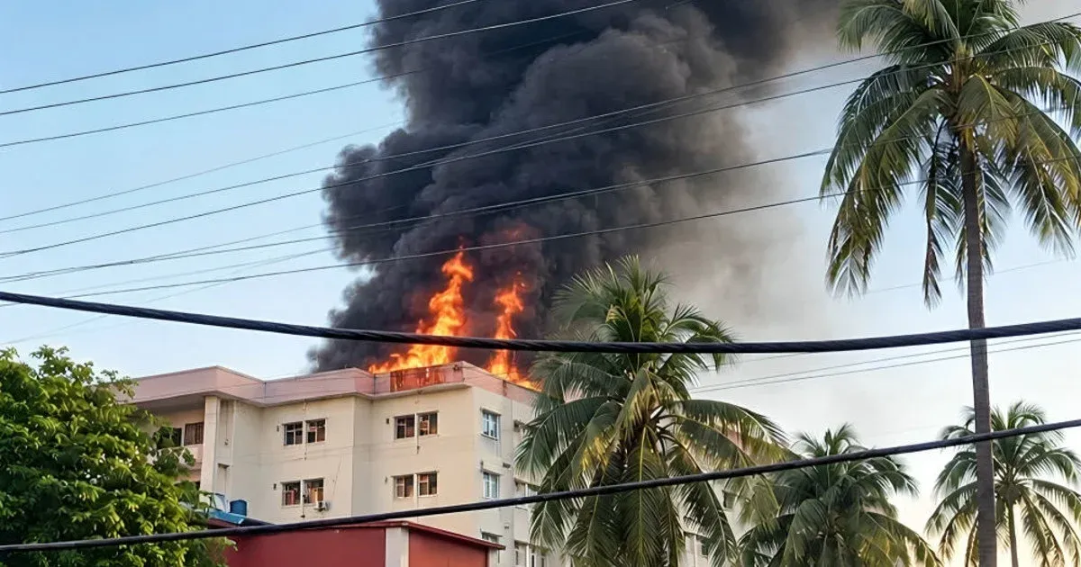 ময়মনসিংহ মেডিকেল কলেজ হাসপাতালে অগ্নিকাণ্ডের সময় আতঙ্ক ও হুড়োহুড়িতে পদদলিত হয়ে ছয়জনের মৃত্যু