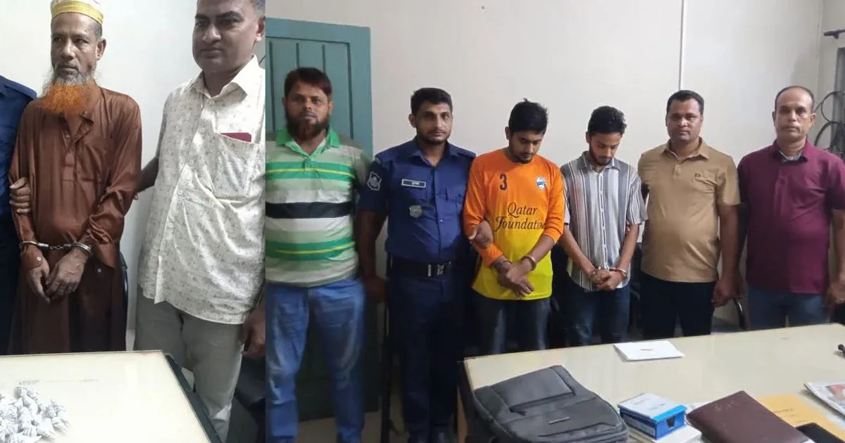 কাঁঠালিয়ায় গাঁজা ও ইয়াবাসহ আটক তিন