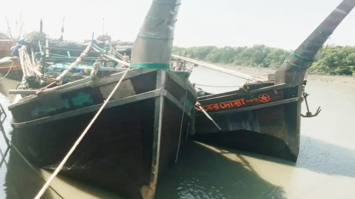 তালতলীতে উত্তাল সাগরে ট্রলারডুবি, ১৪ জেলেকে জীবিত উদ্ধার