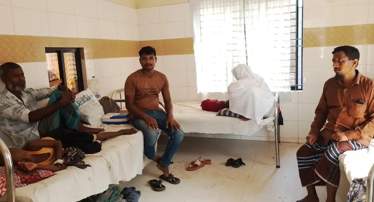 হাসপাতালেই ডেঙ্গুর আতঙ্ক, ময়লা-অব্যবস্থাপনায় ক্ষুব্ধ স্বজনরা
