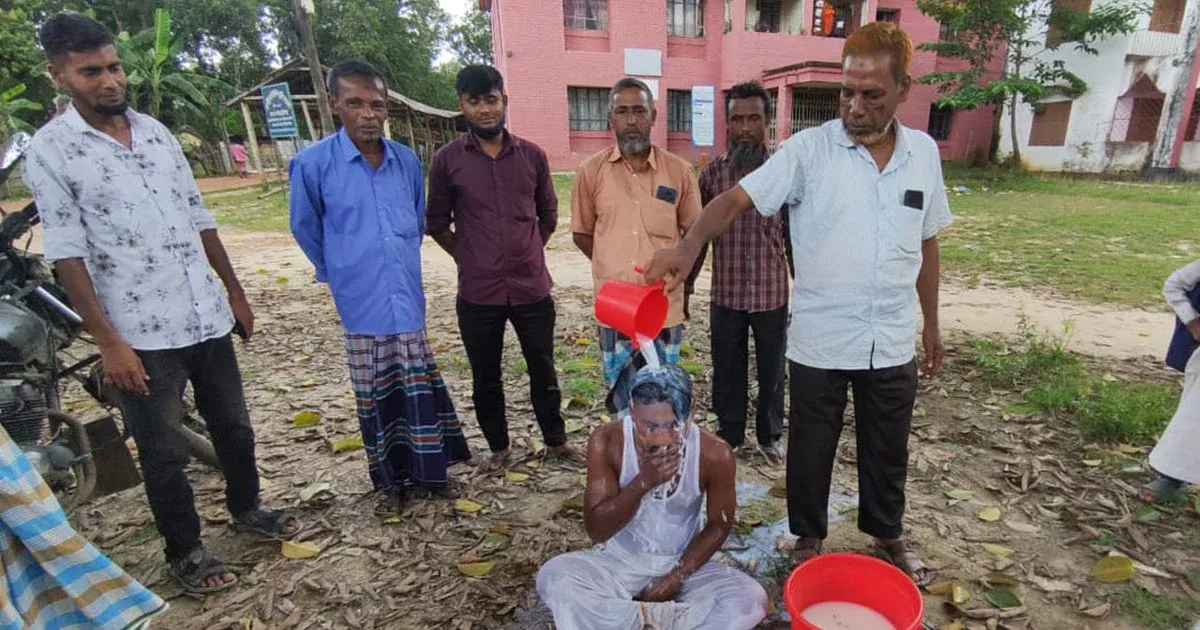 ১৫ লাখ টাকা খুইয়ে দুধ দিয়ে গোসল করে অনলাইন জুয়া ছাড়লেন রামগড়ের যুবক