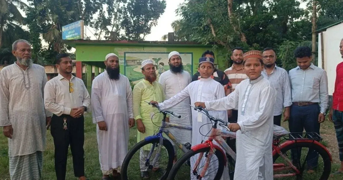 রামগঞ্জে ষাট দিন নিয়মিত জামাত আদায়কারী তরুণদের মাঝে সাইকেল বিতরণ