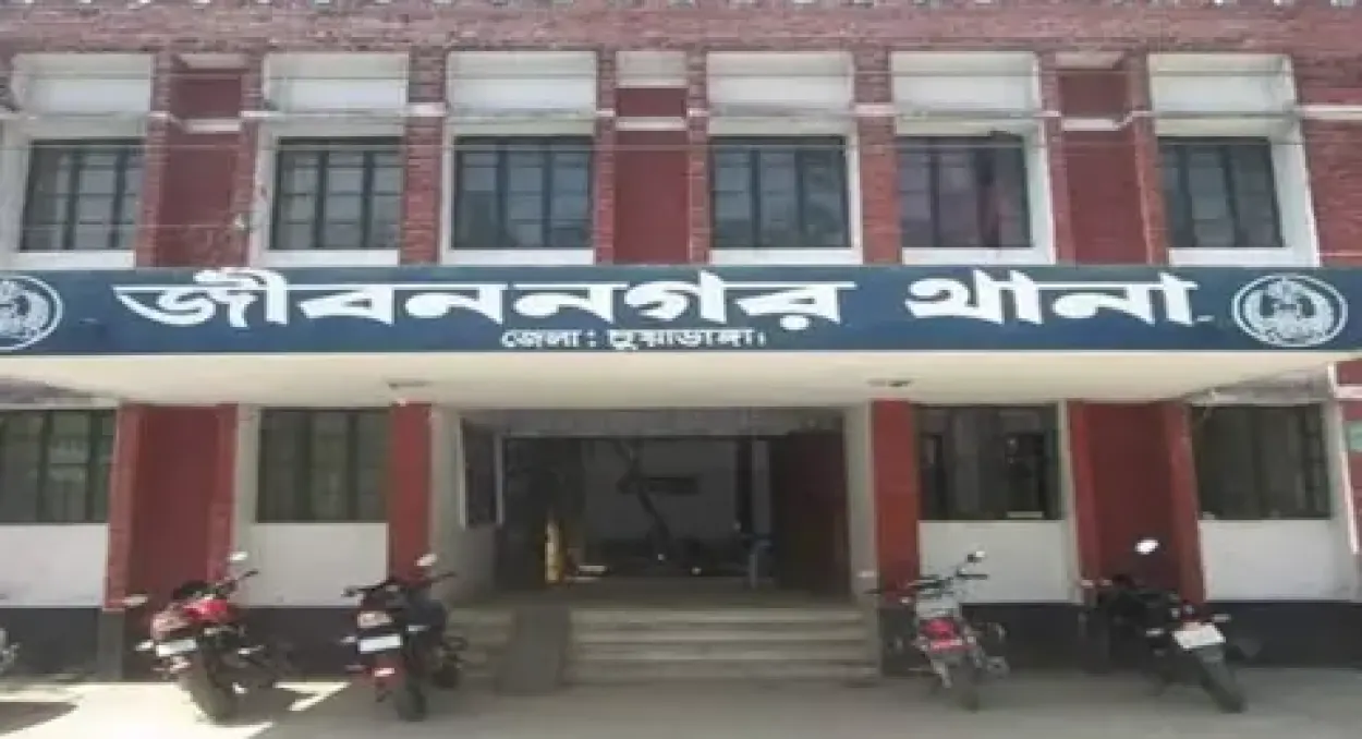 জীবননগরে ৫১২ বস্তা সরকারি সার জব্দ, আটক এক
