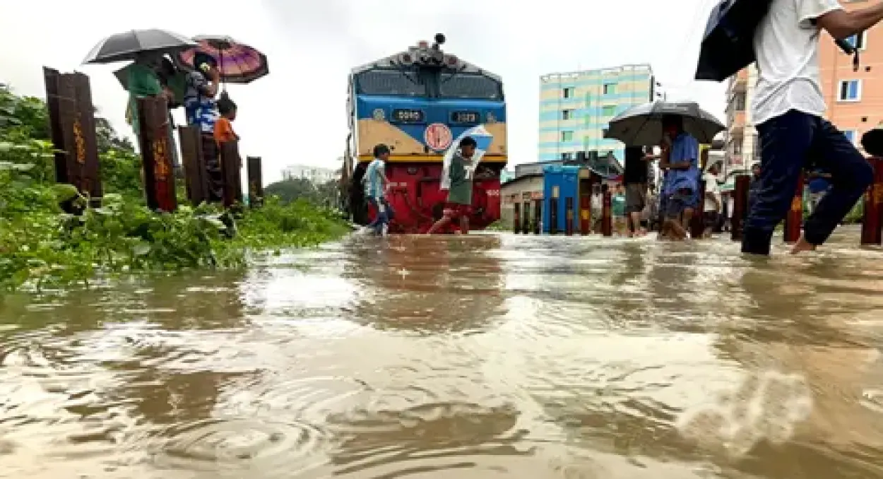চট্টগ্রাম কক্সবাজার রেলপথে জলাবদ্ধতা রোধে আরও পাঁচ ফুট উঁচু করা হবে সাতচল্লিশ কিলোমিটার লাইন