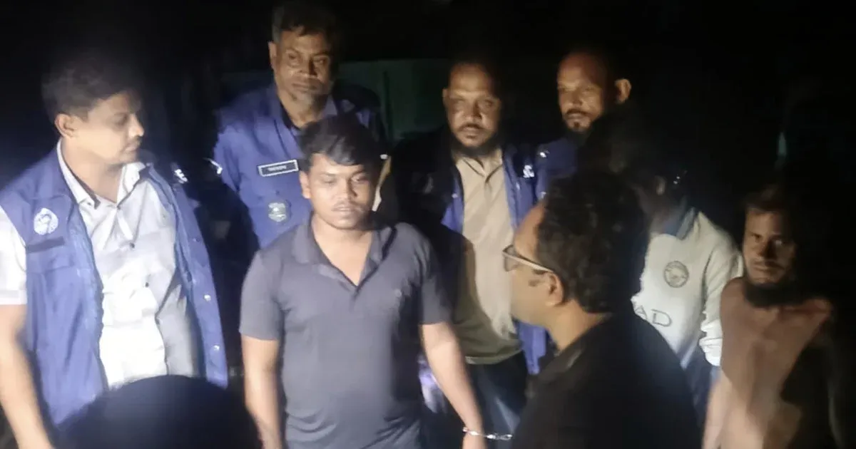 বাকেরগঞ্জে তেঁতুলিয়া নদীতে অবৈধ বালু উত্তোলন, ভ্রাম্যমাণ আদালতে তিনজনের কারাদণ্ড