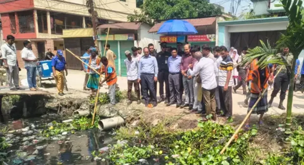 নারায়ণগঞ্জে ডেঙ্গু রোধে পরিচ্ছন্নতা অভিযান ও বৃক্ষরোপণ সম্পন্ন