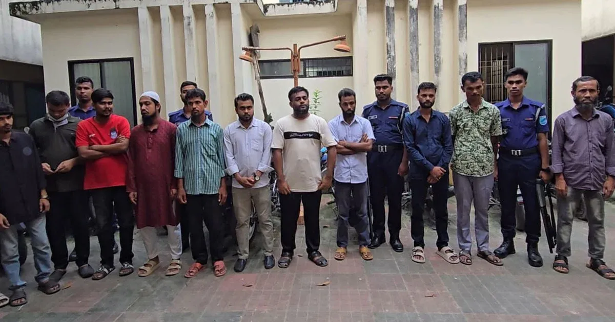 কিশোরগঞ্জে দুই হাসপাতালে অভিযান চালিয়ে ১৭ দালাল আটক