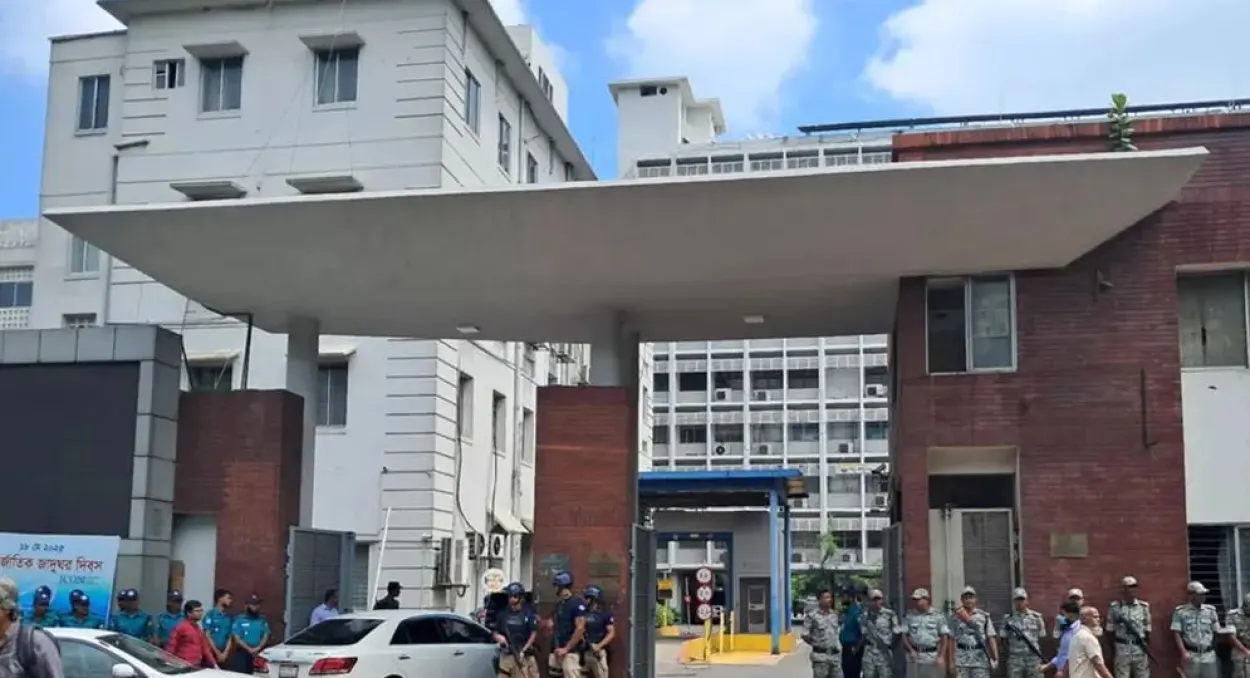 সচিবালয়ে দর্শনার্থী প্রবেশে ওটিপি যাচাই বাধ্যতামূলক করল স্বরাষ্ট্র মন্ত্রণালয়