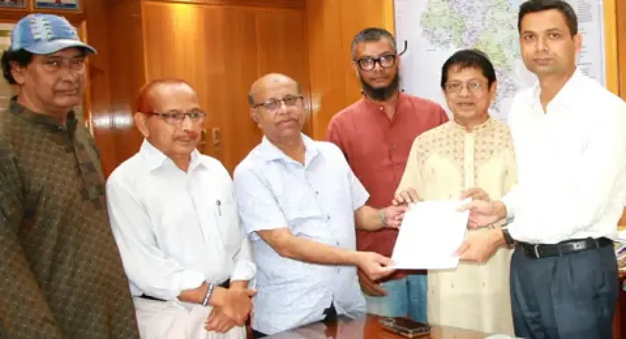 বরিশাল আকাশপথে নিয়মিত ফ্লাইট বহাল রাখার দাবিতে জেলা প্রশাসকের মাধ্যমে মন্ত্রীর কাছে স্মারকলিপি