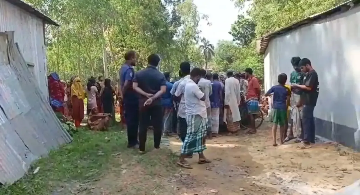 জামালপুরে নিয়ন্ত্রণ হারিয়ে পুকুরে ভ্যানগাড়ি, চালক নিহত