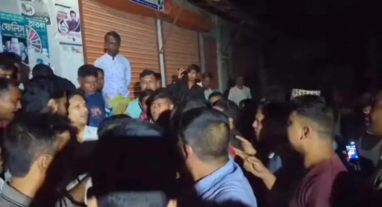 গাইবান্ধায় অবৈধ সার মজুত ও বিক্রির দায়ে ব্যবসায়ীর জরিমানা এবং সার জব্দ