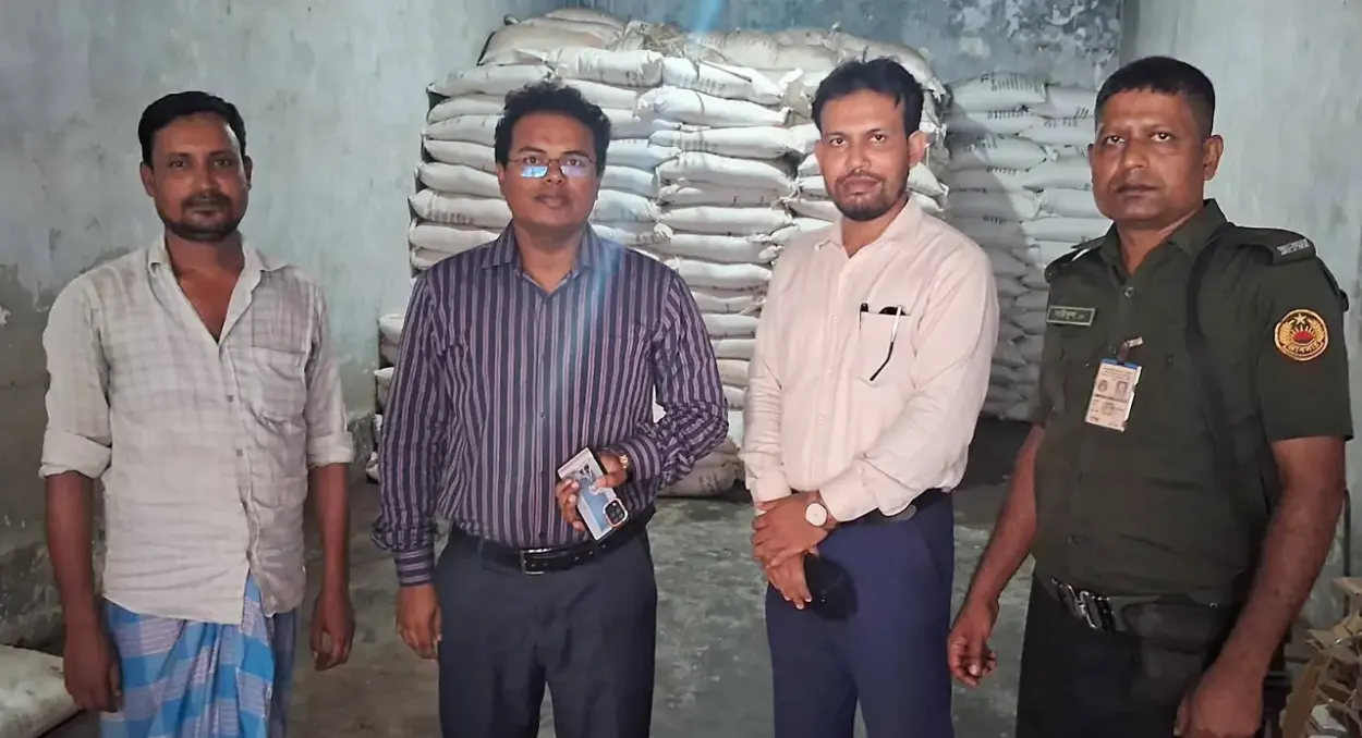 লালপুরে কালোবাজারে সার বিক্রির অভিযোগে ডিলারকে জরিমানা