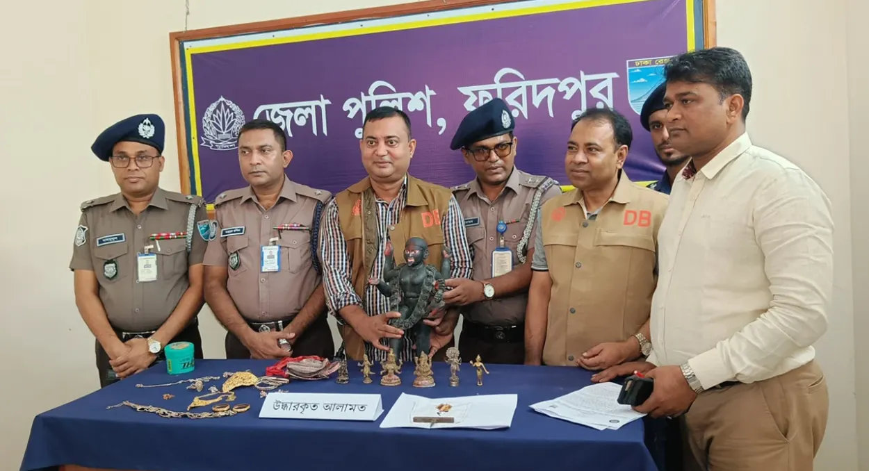ফরিদপুরে কোটি টাকার কষ্টিপাথরের কালী প্রতিমা উদ্ধার, গ্রেপ্তার চার