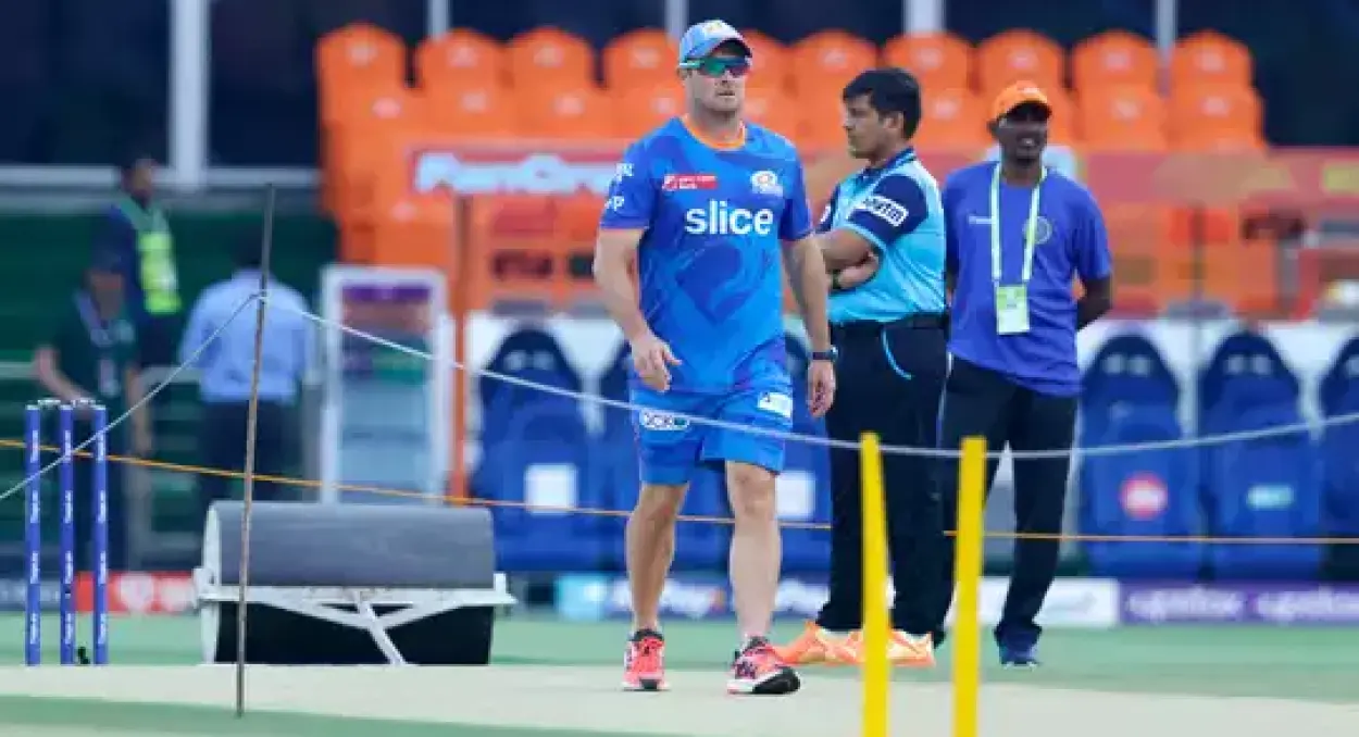 আইএলটি২০ এর নতুন হেড কোচ হিসেবে মার্ক বাউচারকে নিয়োগ দিল এমআই এমিরেটস