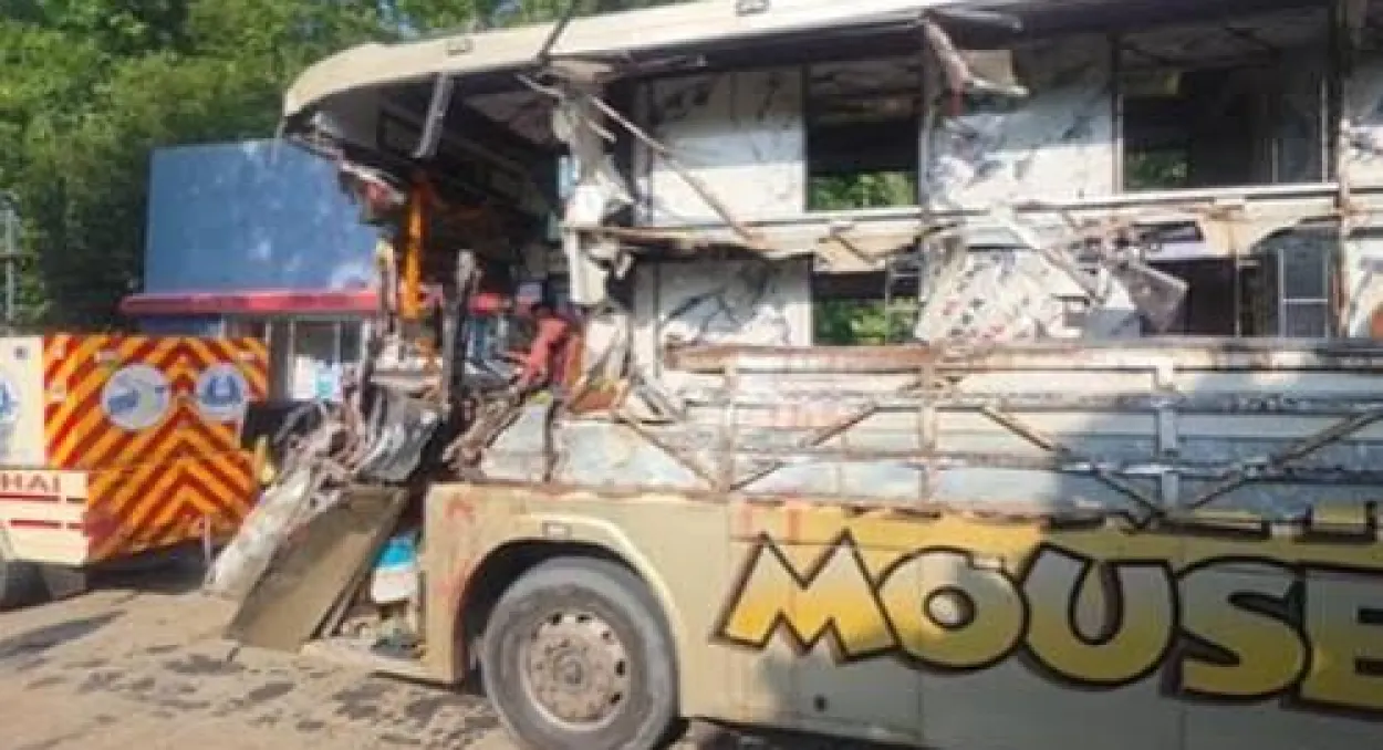 Five Dead, Five Injured in Gujarat Bus-Truck Collision on Vadodara Highway