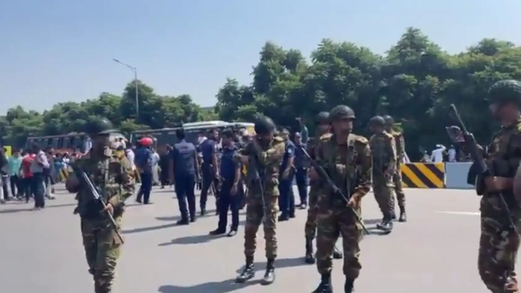 যুক্তরাষ্ট্রে হাইয়ুন্ডাই কারখানায় ব্যাপক ইমিগ্রেশন রেইডে আটক দক্ষিণ কোরীয় নাগরিকদের দেশে ফেরানো নিয়ে আলোচনা সম্পন্ন