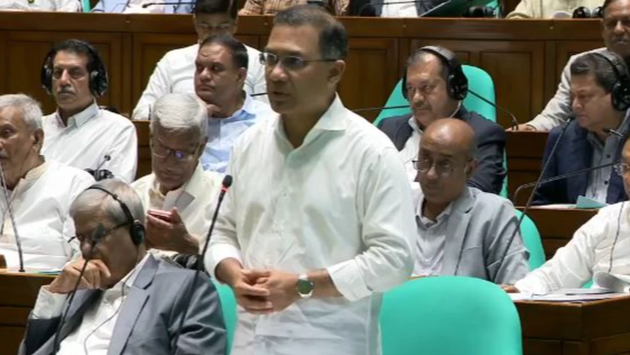 PM Pledges Salary Hike for Teachers, Boost for Primary Education