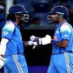 দুবাইয়ে অনুষ্ঠিত চ্যাম্পিয়ন্স ট্রফির ফাইনালে নিউজিল্যান্ডকে পরাজিত করে ভারতের ক্রিকেট দল ট্রফি উদযাপন করছে।