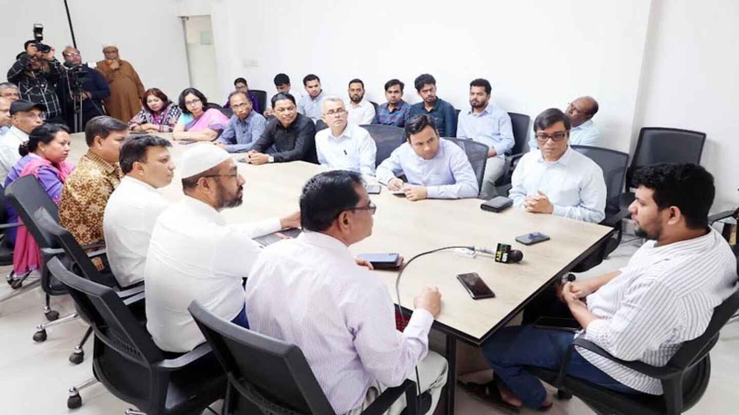 অন্তর্বর্তীকালীন সরকার রাজনৈতিকভাবে প্রতিষ্ঠিত: তথ্য উপদেষ্টা