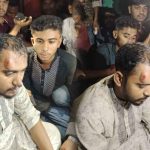 নোয়াখালীর হাতিয়ার জাহাজমারা বাজারে এনসিপি নেতাকর্মীদের সভায় সন্ত্রাসী হামলার পর আহত সমর্থকরা। হামলায় পাঁচ থেকে ছয়জন আহত হন এবং হামলাকারীদের গ্রেপ্তারের দাবিতে বিক্ষোভ চলতে থাকে।
