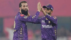 গুয়াহাটিতে কলকাতা নাইট রাইডার্স বনাম রাজস্থান রয়্যালস ম্যাচের মুহূর্ত, যেখানে মঈন আলি ও বরুণ চক্রবর্তী দুর্দান্ত স্পিন বোলিং করেন।