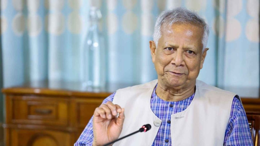 প্রধান উপদেষ্টা ড. মুহাম্মদ ইউনুস নারী বিষয়ক সংস্কার কমিশনের প্রতিবেদন গ্রহণ করছেন