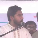 পঞ্চগড়ে এক জনসভায় বক্তব্য রাখছেন গণঅধিকার পরিষদের শীর্ষ নেতা ভিপি নুর। তিনি সরকারি প্রতিষ্ঠানের লোকসান, সঠিক নিয়োগ, শিক্ষকদের মর্যাদা ও বেতন বৃদ্ধি এবং পঞ্চগড়ের সম্ভাবনা নিয়ে কথা বলছেন। এছাড়া পঞ্চগড় ও রংপুর অঞ্চলের চিনিকল পুনরায় চালুর প্রতিশ্রুতি দেন এবং জনগণকে আন্দোলনের আহ্বান জানান।