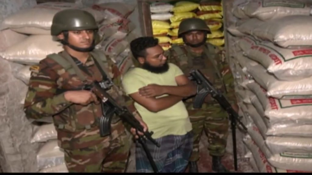 রাজধানীর গ্যান্ডারিয়া ও শ্যামপুরে খাদ্যগুদামে অভিযান, ২৬ টন আটা ও ১৬ টন চাল জব্দ রাজধানীর গ্যান্ডারিয়া ও শ্যামপুরে খাদ্যগুদামে অভিযান, ২৬ টন আটা ও ১৬ টন চাল জব্দ