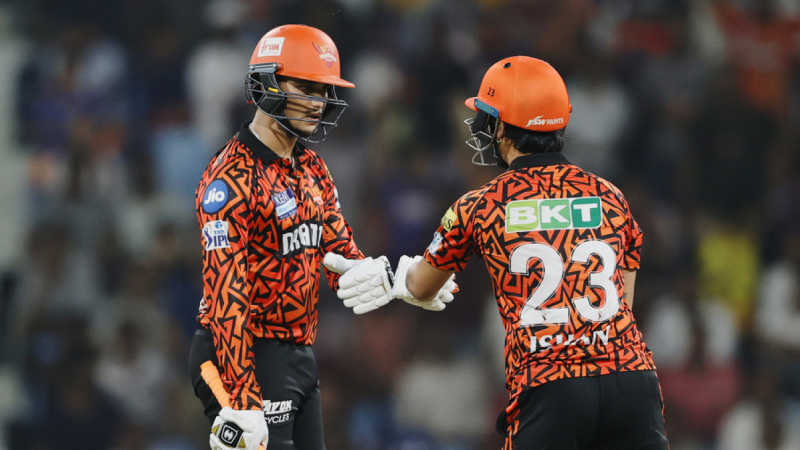 শেষ ম্যাচে ব্যাটিং বেছে নিল সানরাইজার্স, কেকেআরের একাদশেও রইল পরিবর্তন শেষ ম্যাচে ব্যাটিং বেছে নিল সানরাইজার্স, কেকেআরের একাদশেও রইল পরিবর্তন