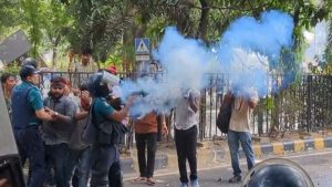 জগন্নাথ বিশ্ববিদ্যালয় শিক্ষার্থী পুলিশ সংঘর্ষ