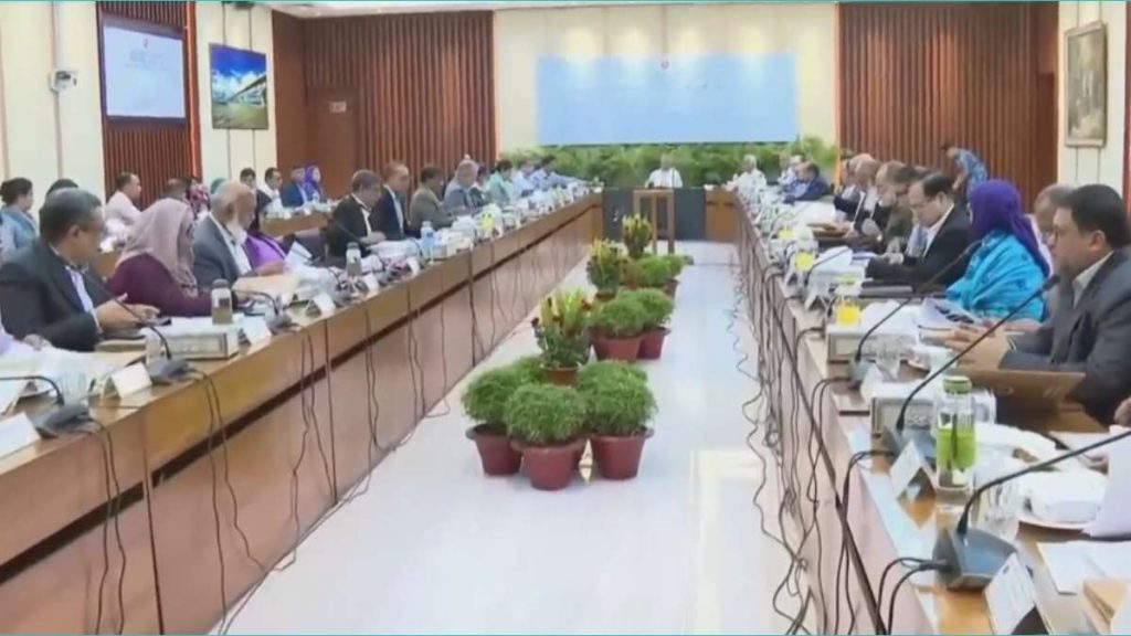 রাজধানীতে অন্তর্বর্তী সরকারের জরুরি উপদেষ্টা বৈঠক: প্রধান উপদেষ্টার পদত্যাগ নিয়ে জল্পনা, পরিস্কার করলেন পরিকল্পনা উপদেষ্টা