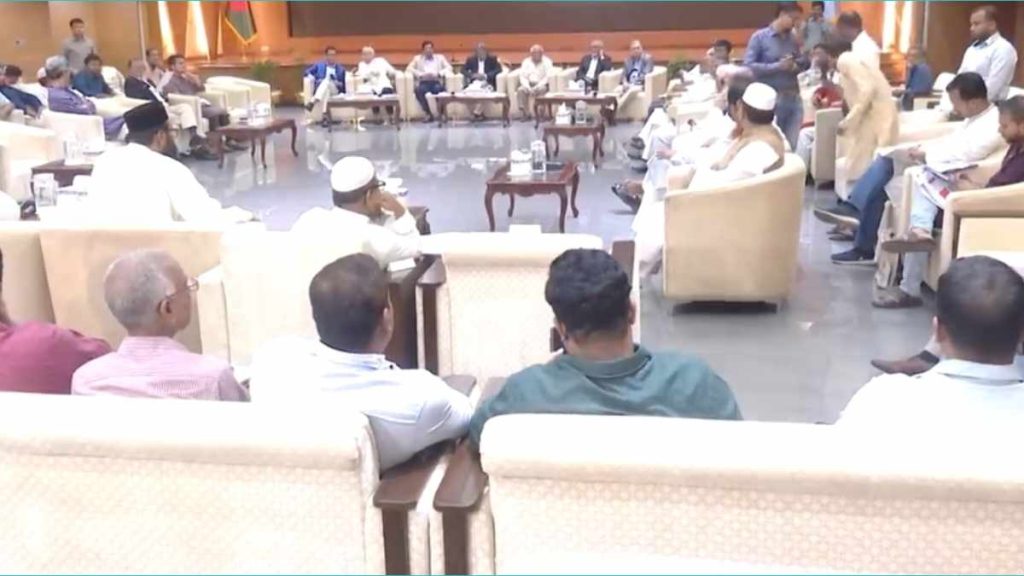 সংবিধান সংস্কার নিয়ে ঐক্যমত কমিশনের বৈঠক: ৭০ অনুচ্ছেদ বাতিলে একমত, জাতীয় নিরাপত্তা ইস্যুতে মতবিরোধ সংবিধান সংস্কার নিয়ে ঐক্যমত কমিশনের বৈঠক: ৭০ অনুচ্ছেদ বাতিলে একমত, জাতীয় নিরাপত্তা ইস্যুতে মতবিরোধ