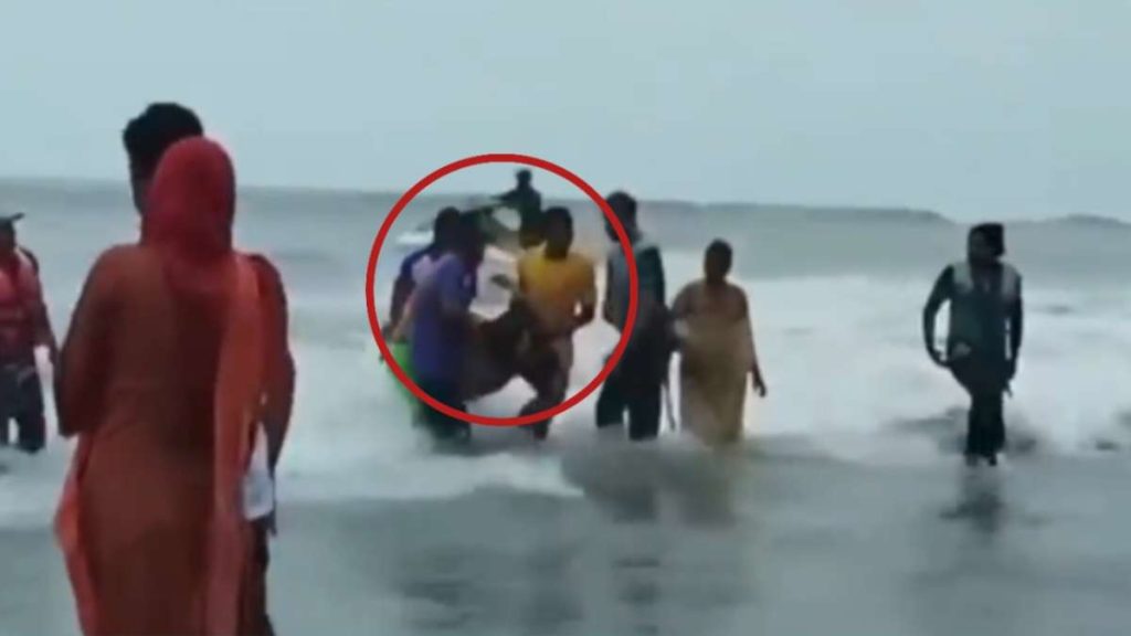 কক্সবাজারে সাগরে ডুবে পিতা-পুত্রের মর্মান্তিক মৃত্যু, রাজশাহীতে শোকের ছায়া