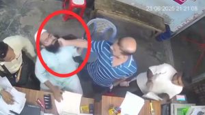 ঘিওরে ব্যবসায়ীর দাড়ি ধরে মারধর, ভিডিও ভাইরাল — অভিযুক্ত নাসিম ভুইয়া পলাতক