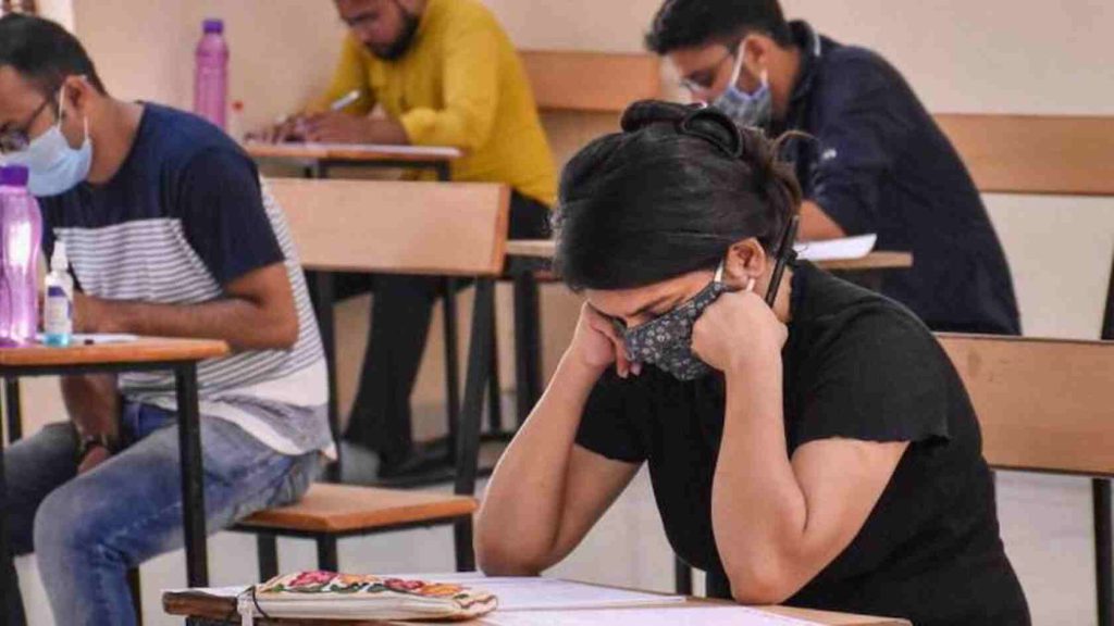 Feature image for: এসএসসি সি (SSC) এইচএসএল ২০২৫: আজই আবেদন করার শেষ দিন