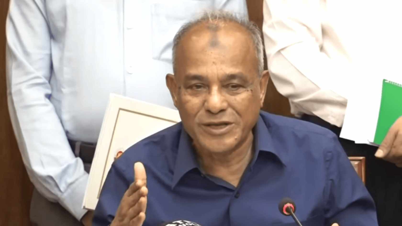 গাজীপুরে রাস্তা অবরোধের অভিযোগে জিএমপি কমিশনারকে শোকজ করা হবে: স্বরাষ্ট্র উপদেষ্টা