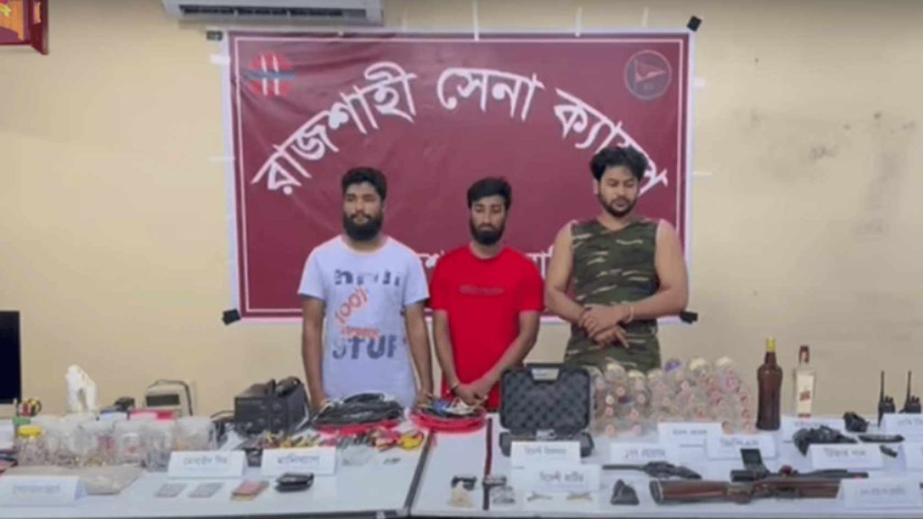 রাজশাহীতে কোচিং সেন্টারে যৌথ বাহিনীর অভিযান, অস্ত্র-গোলাবারুদ উদ্ধার, ৩ জন আটক