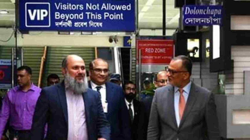 পাকিস্তানের বাণিজ্যমন্ত্রী জাম কামাল খান ঢাকায় পৌঁছেছেন চার দিনের সরকারি সফরে