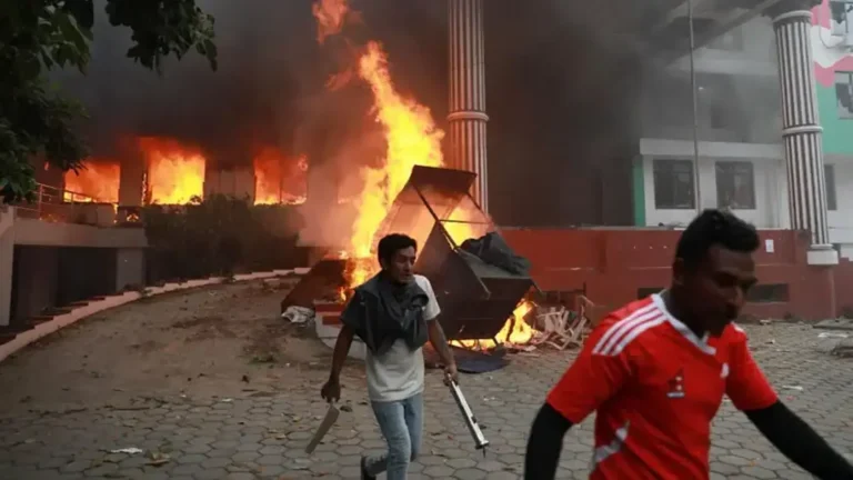 নেপালে উত্তাল বিক্ষোভে প্রধানমন্ত্রীর পদত্যাগ, একাধিক মন্ত্রীরও সরে দাঁড়ানো