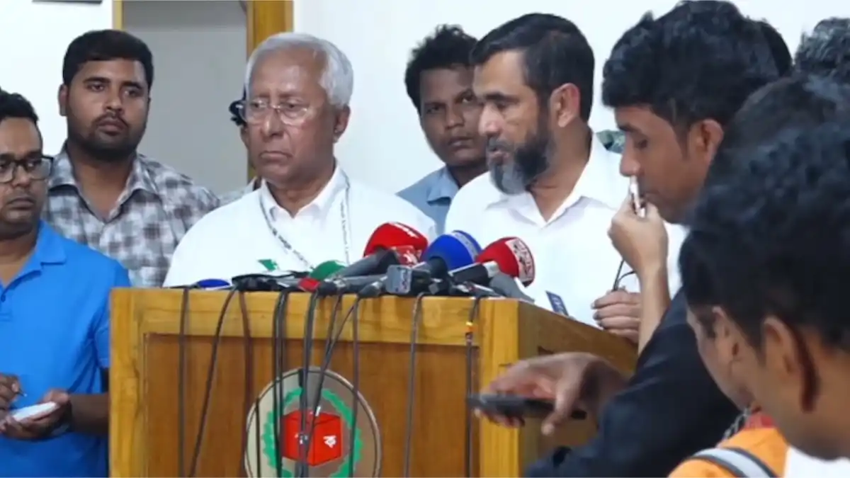 ফেরারি আসামিদের নির্বাচনে অযোগ্য ঘোষণা: বড় পালাবদলের ইঙ্গিত ইসির নতুন উদ্যোগে ফেরারি আসামিদের নির্বাচনে অযোগ্য ঘোষণা: বড় পালাবদলের ইঙ্গিত ইসির নতুন উদ্যোগে