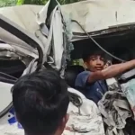 ফরিদপুরে অ্যাম্বুলেন্স-বাস সংঘর্ষে আহত চালক