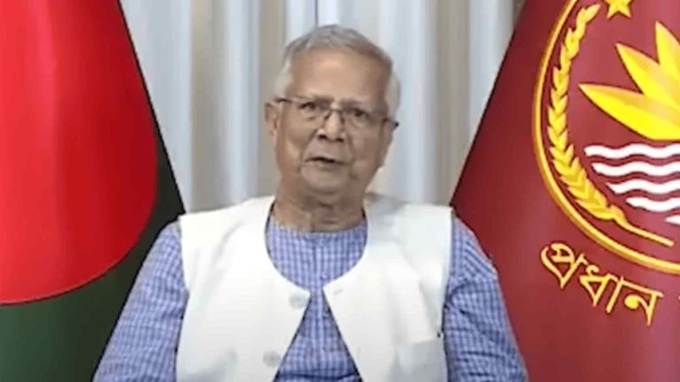 জরুরি বৈঠকে প্রধান উপদেষ্টা ইউনুসের সতর্কবার্তা: নির্বাচনের বিকল্প ভাবা মানেই জাতির জন্য বিপদ