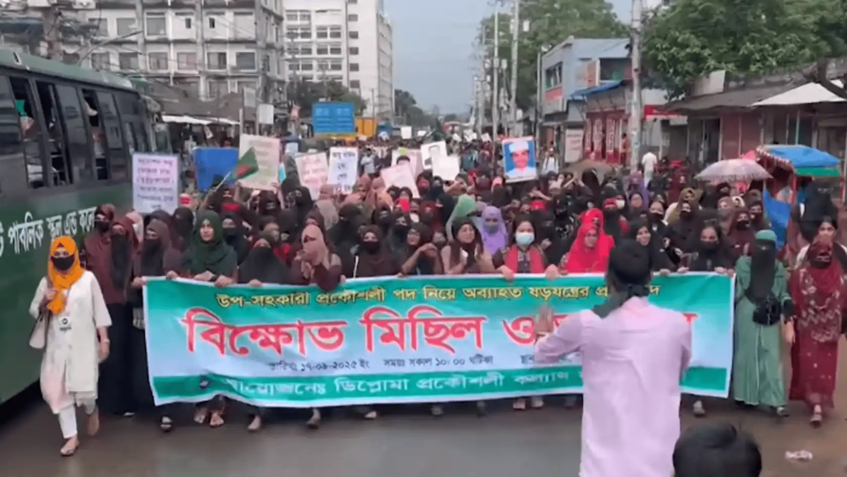 দাবি আদায়ে ২০ দিন পর আবারও রাজপথে ডিপ্লোমা ইঞ্জিনিয়ার শিক্ষার্থীরা