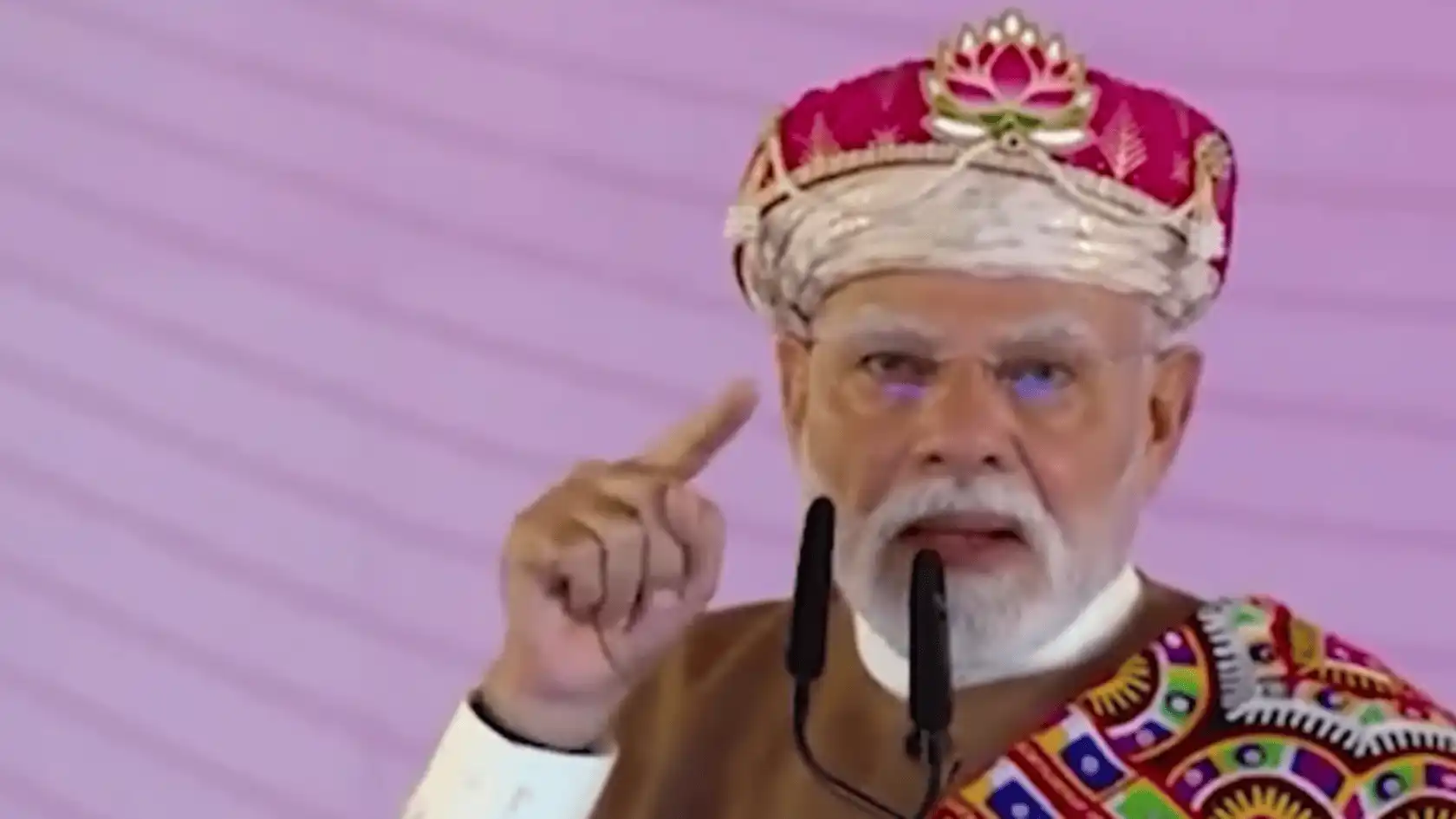 মধ্যপ্রদেশ সফরে প্রধানমন্ত্রী নরেন্দ্র মোদি: পাকিস্তানের সন্ত্রাসবাদ ও পারমাণবিক হুমকি নিয়ে কঠোর বার্তা মধ্যপ্রদেশ সফরে প্রধানমন্ত্রী নরেন্দ্র মোদি: পাকিস্তানের সন্ত্রাসবাদ ও পারমাণবিক হুমকি নিয়ে কঠোর বার্তা