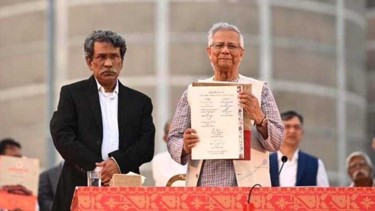 সংসদ ভবনের দক্ষিণ প্লাজায় ঐতিহাসিক জুলাই জাতীয় সনদ-২০২৫ স্বাক্ষর