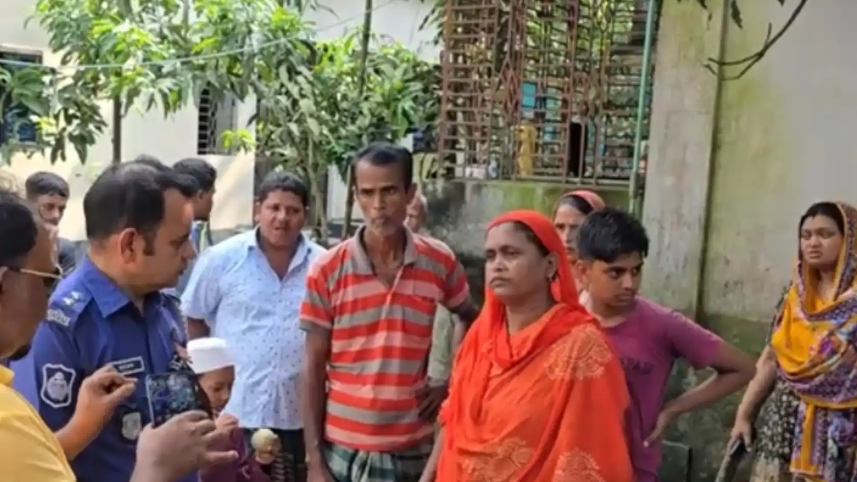 চাচাদের বাধায় পারিবারিক কবরস্থানে দাফন হলো না চার বছরের ছোট্ট ফাহাদ