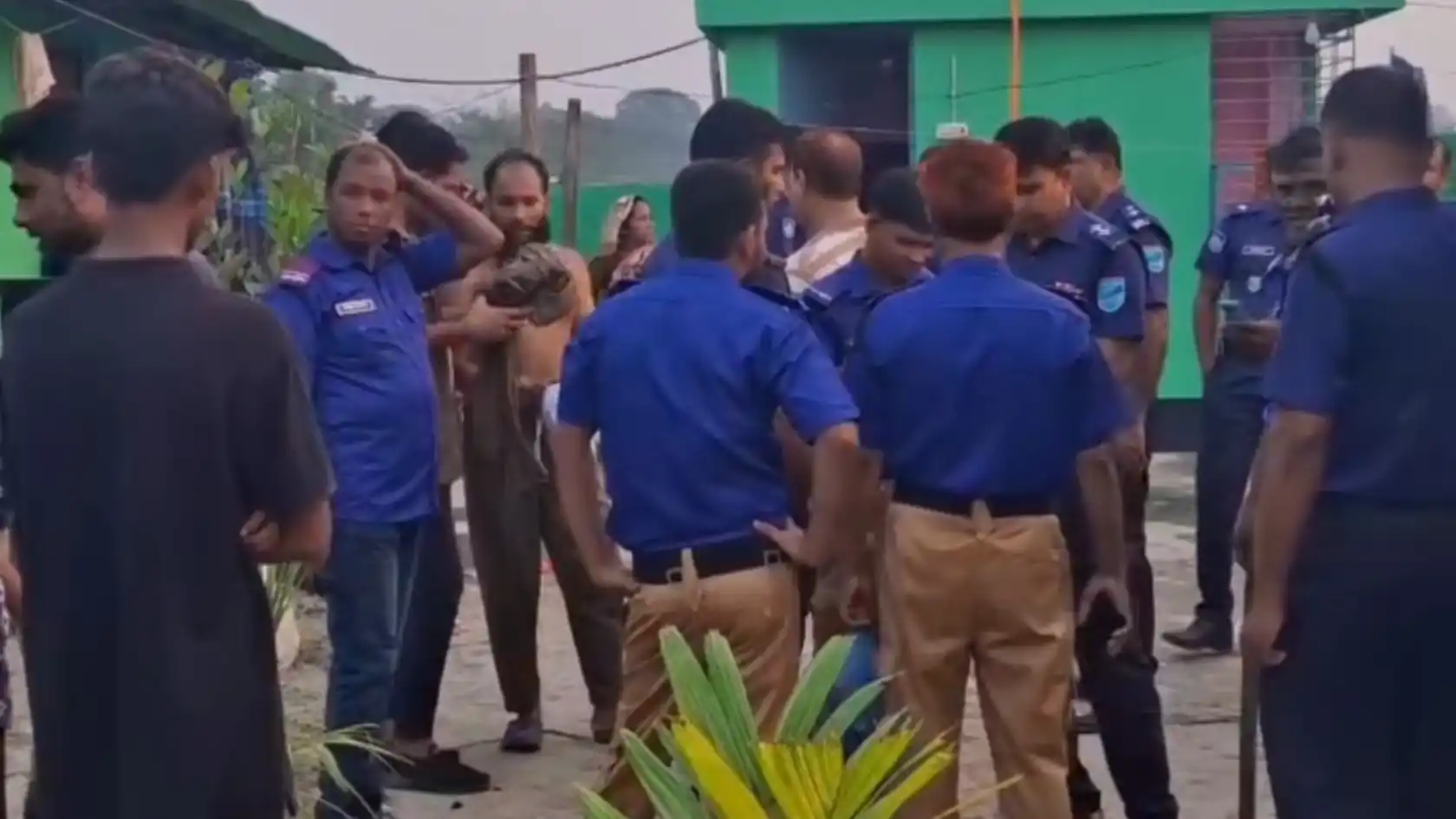 গোসাইরহাটে থানা পুলিশের বিশেষ অভিযান: মাদক ব্যবসায়ীকে ৭ দিনের কারাদণ্ড